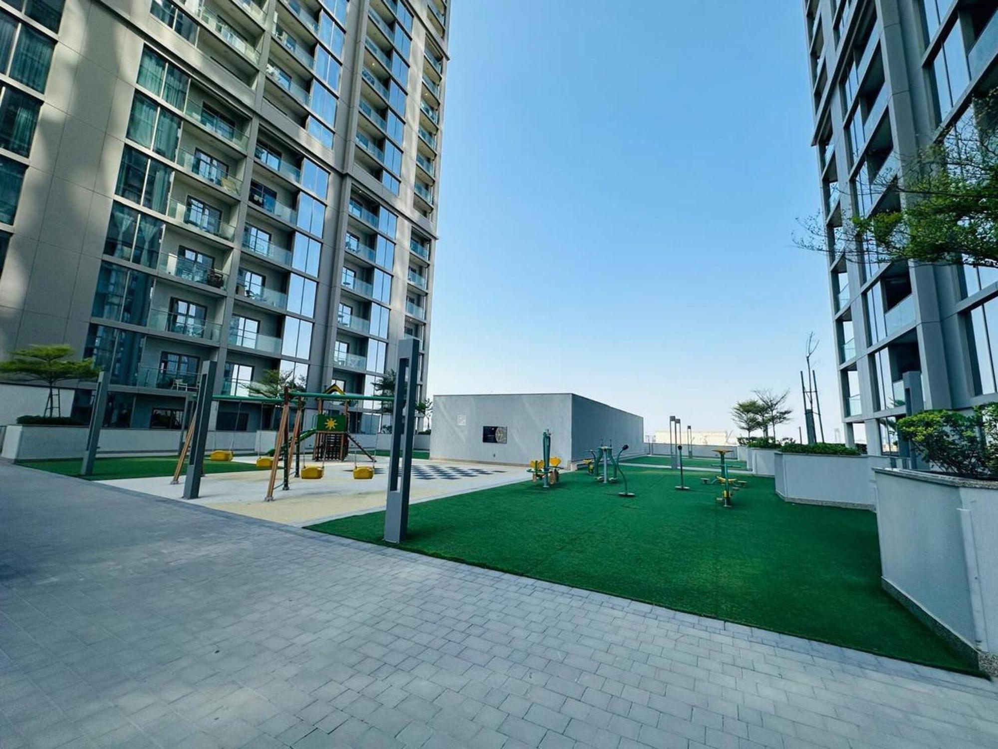 Creek Views 1 Bedroom Mins To Downtown In Sobha Creek Vistas Apartment Dubai